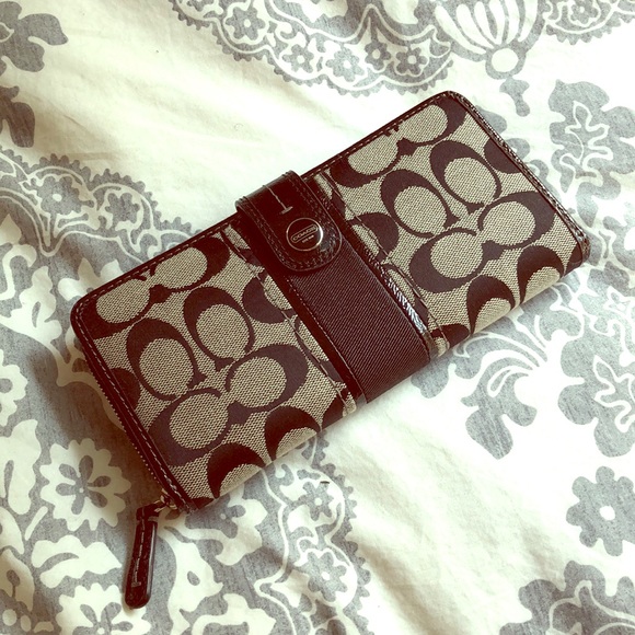 Coach Wallet - Picture 1 of 4
